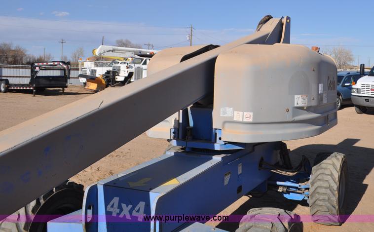 image for item F2371 2001 Genie S-40 boom lift