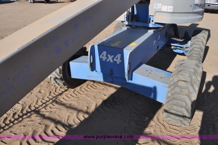 image for item F2371 2001 Genie S-40 boom lift