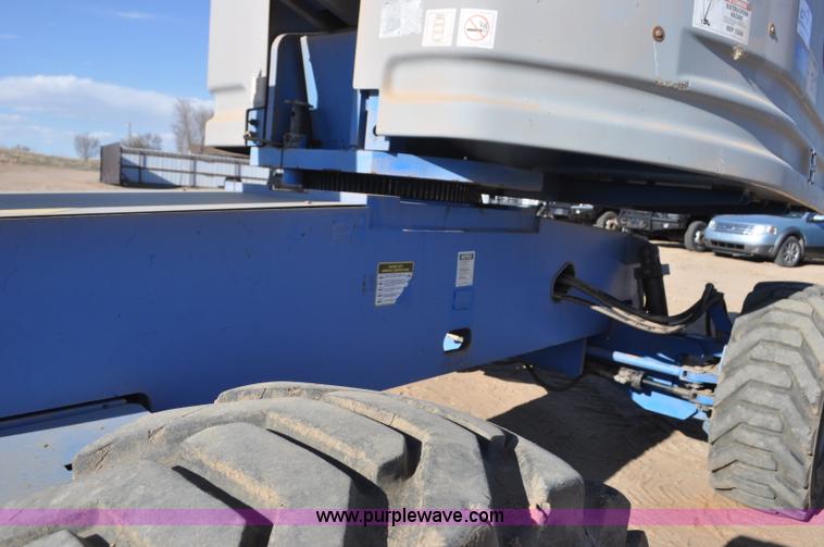 image for item F2371 2001 Genie S-40 boom lift