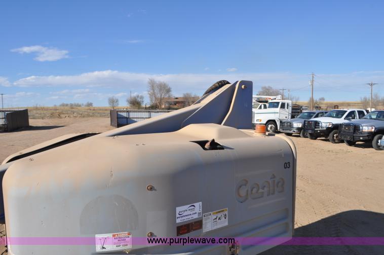 image for item F2371 2001 Genie S-40 boom lift