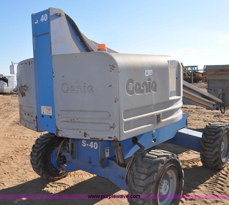 image for item F2371 2001 Genie S-40 boom lift