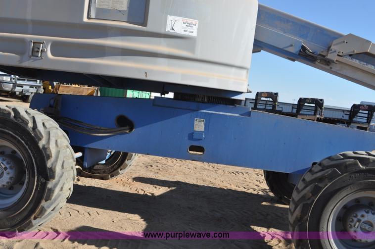 image for item F2371 2001 Genie S-40 boom lift