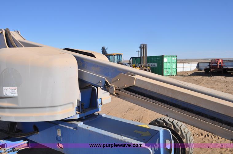 image for item F2371 2001 Genie S-40 boom lift