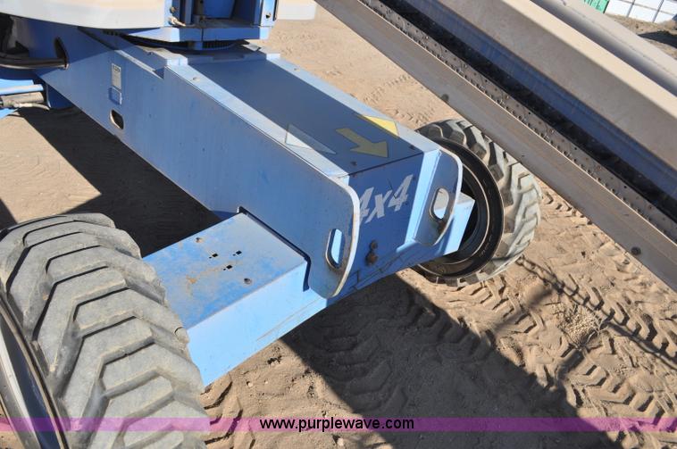 image for item F2371 2001 Genie S-40 boom lift