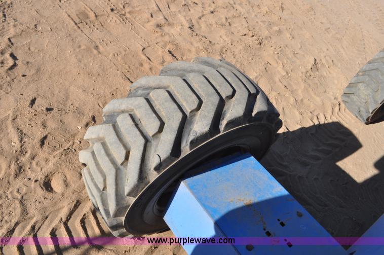 image for item F2371 2001 Genie S-40 boom lift