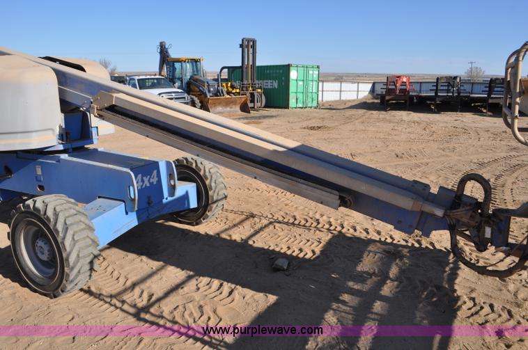 image for item F2371 2001 Genie S-40 boom lift