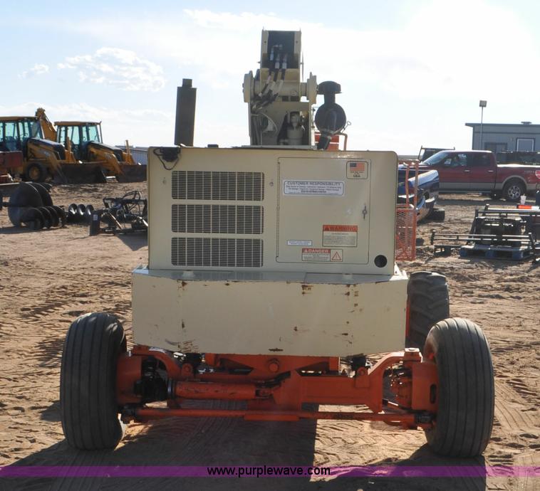 image for item F2372 1999 JLG 40H boom lift