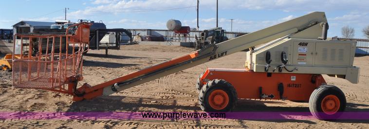 image for item F2372 1999 JLG 40H boom lift