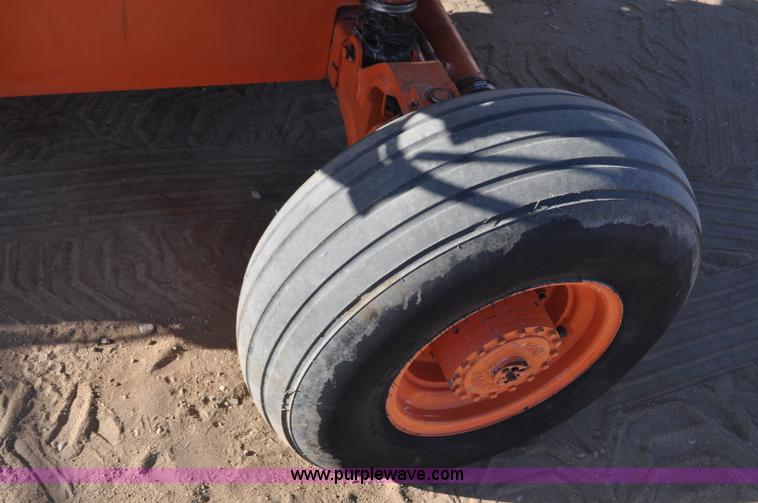 image for item F2372 1999 JLG 40H boom lift