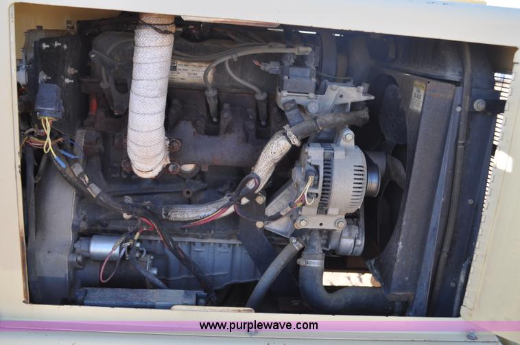 image for item F2372 1999 JLG 40H boom lift