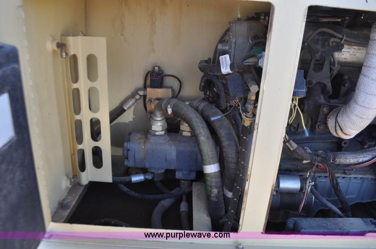 image for item F2372 1999 JLG 40H boom lift