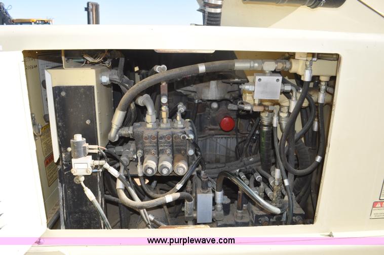 image for item F2372 1999 JLG 40H boom lift