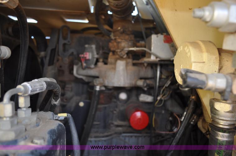 image for item F2372 1999 JLG 40H boom lift