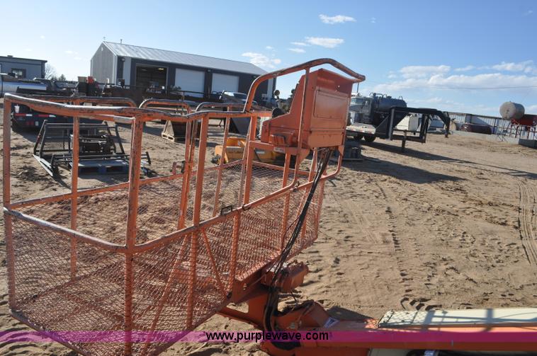 image for item F2372 1999 JLG 40H boom lift