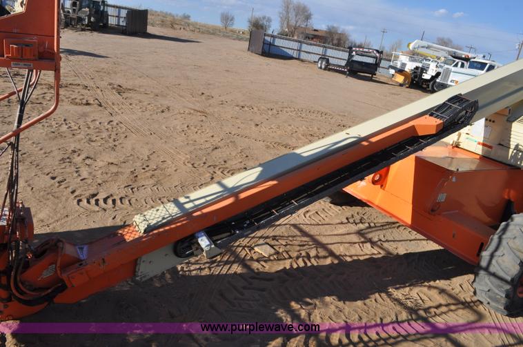 image for item F2372 1999 JLG 40H boom lift