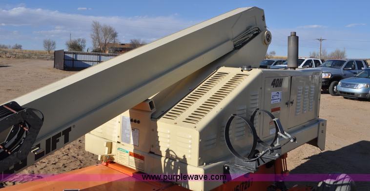 image for item F2372 1999 JLG 40H boom lift
