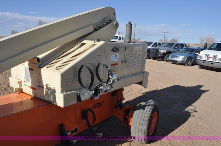 image for item F2372 1999 JLG 40H boom lift