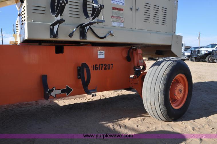 image for item F2372 1999 JLG 40H boom lift