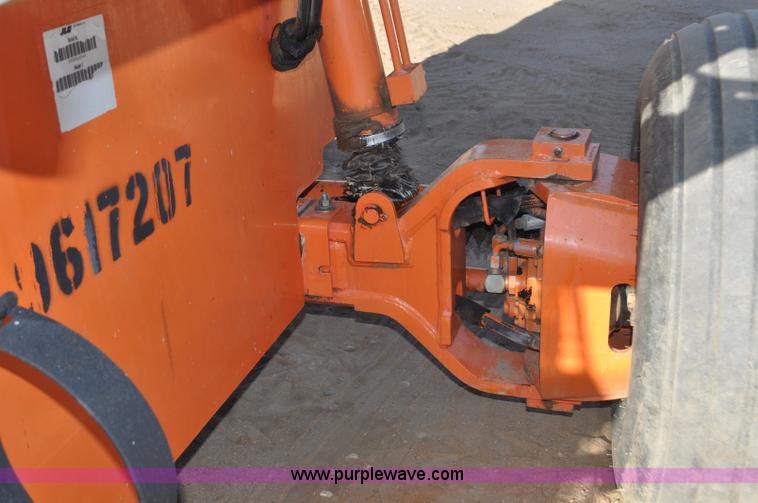 image for item F2372 1999 JLG 40H boom lift