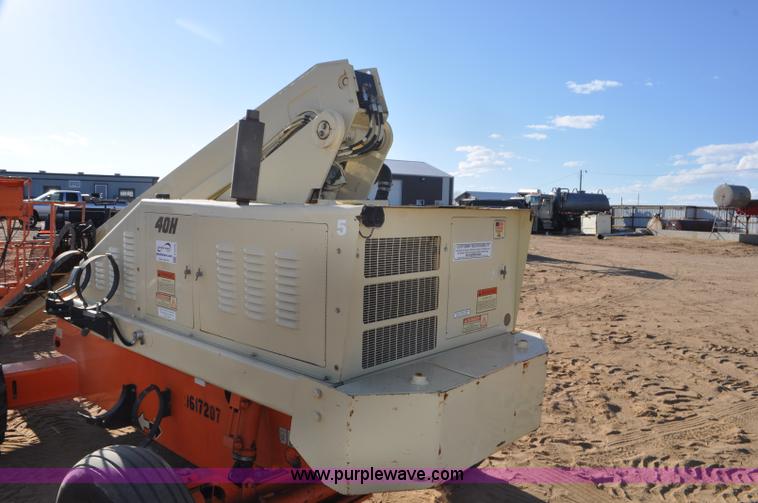image for item F2372 1999 JLG 40H boom lift