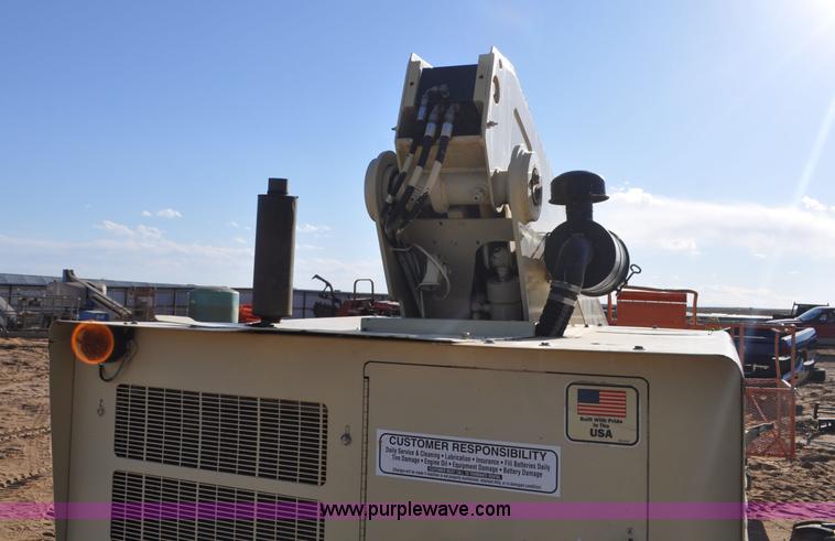 image for item F2372 1999 JLG 40H boom lift