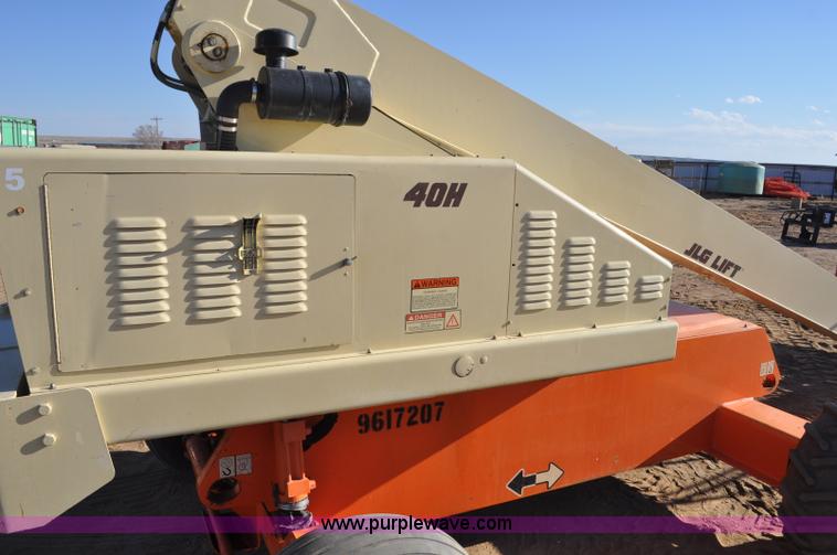 image for item F2372 1999 JLG 40H boom lift