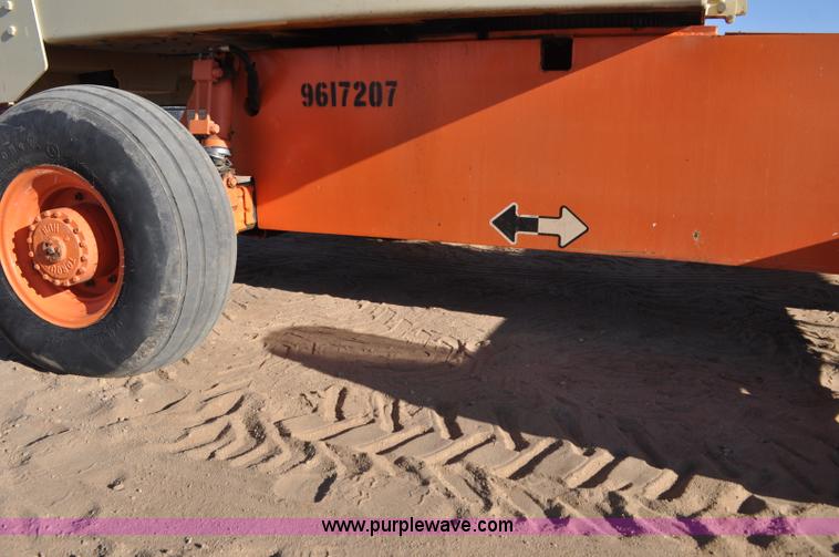 image for item F2372 1999 JLG 40H boom lift