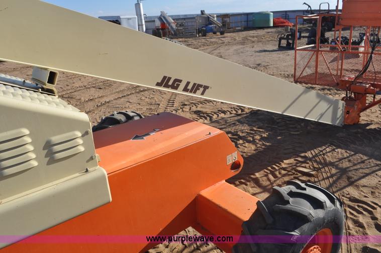 image for item F2372 1999 JLG 40H boom lift