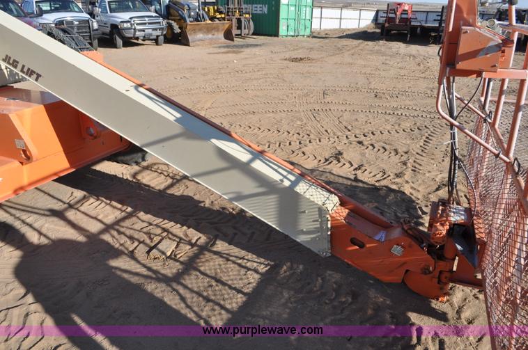 image for item F2372 1999 JLG 40H boom lift