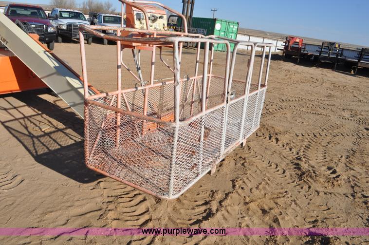 image for item F2372 1999 JLG 40H boom lift