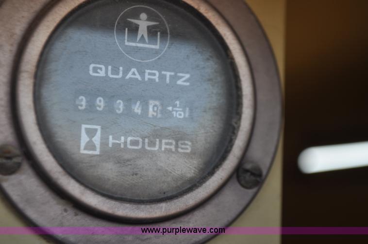 image for item F2372 1999 JLG 40H boom lift