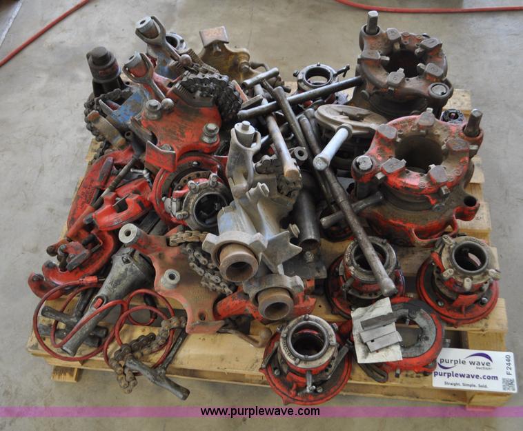 image for item F2440 Pipe threading equipment