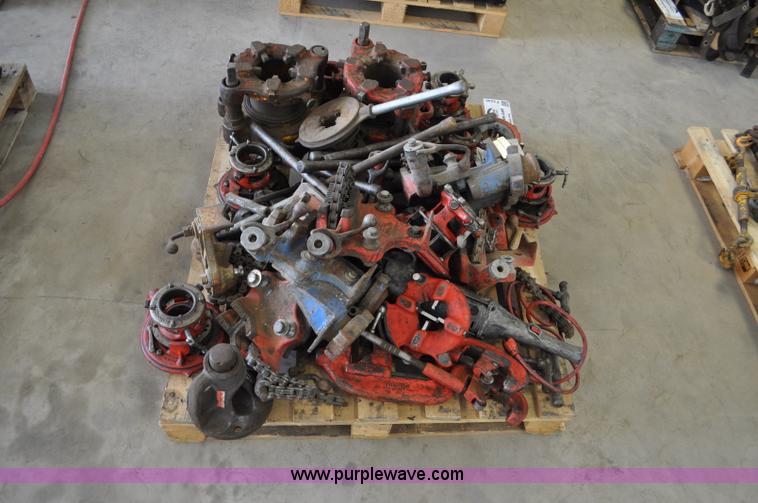 image for item F2440 Pipe threading equipment