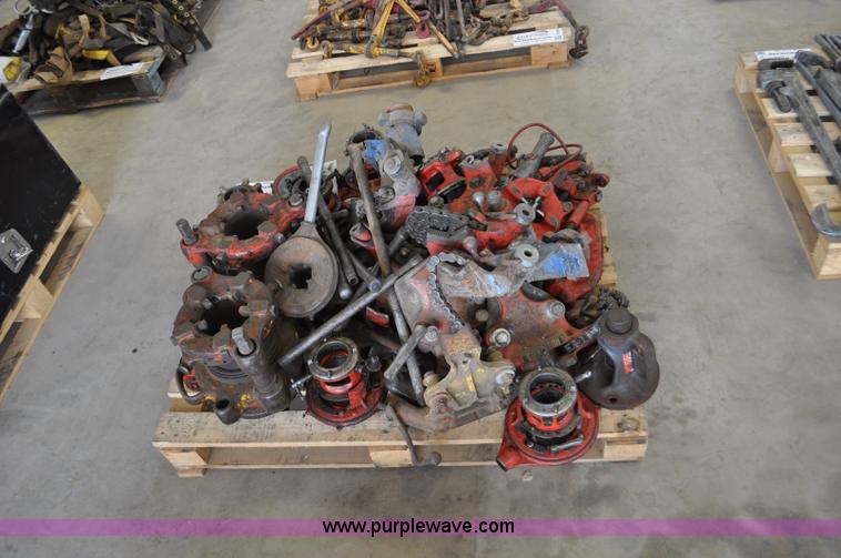 image for item F2440 Pipe threading equipment