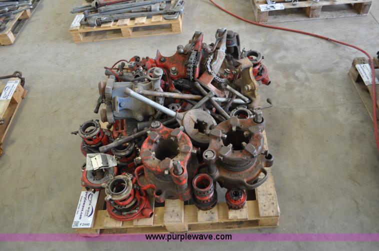 image for item F2440 Pipe threading equipment