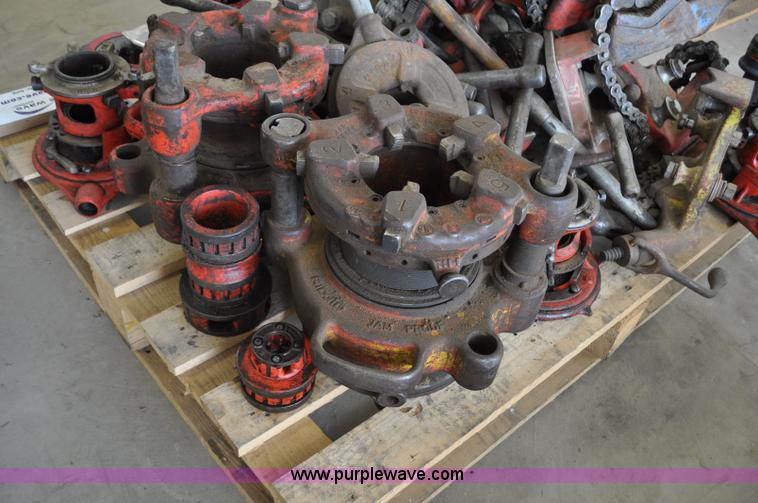 image for item F2440 Pipe threading equipment