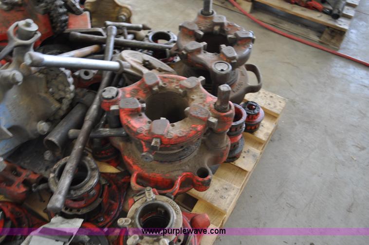 image for item F2440 Pipe threading equipment