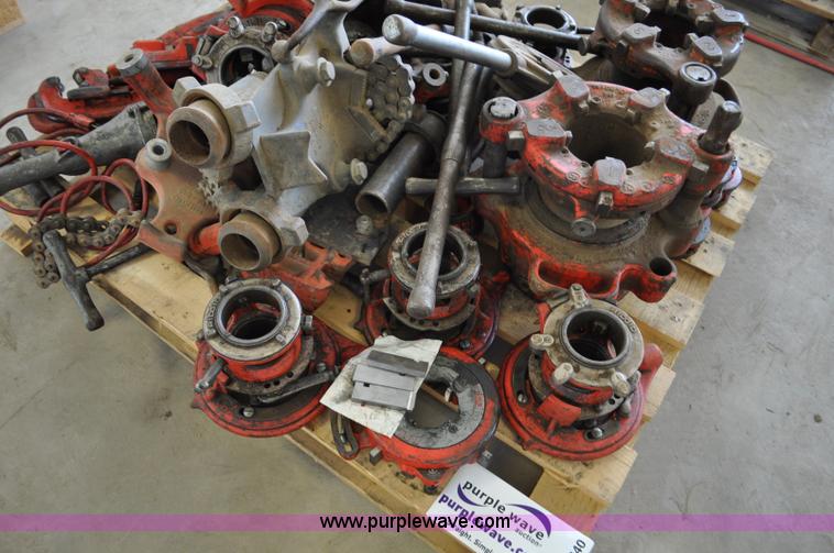 image for item F2440 Pipe threading equipment