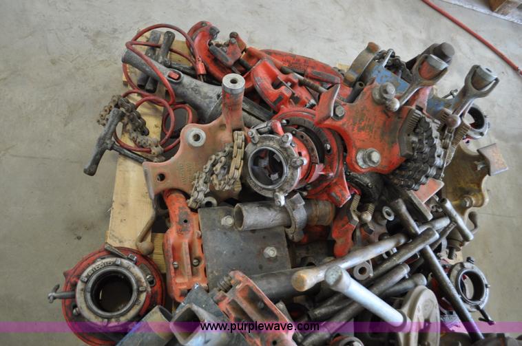 image for item F2440 Pipe threading equipment