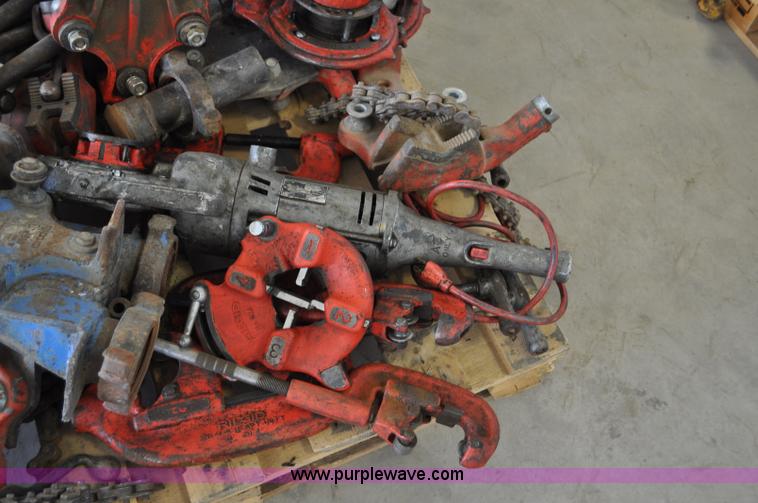 image for item F2440 Pipe threading equipment