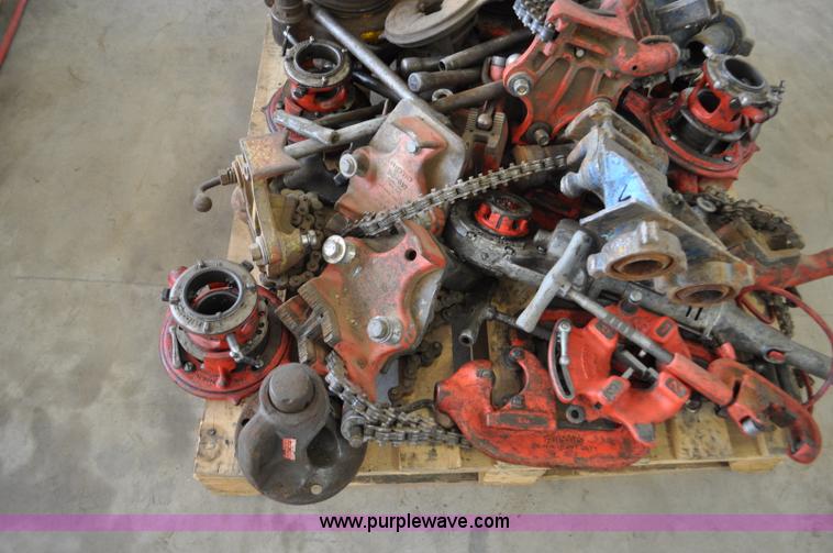 image for item F2440 Pipe threading equipment