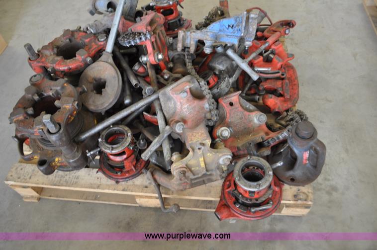 image for item F2440 Pipe threading equipment