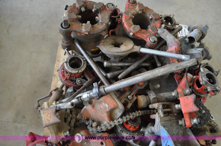 image for item F2440 Pipe threading equipment