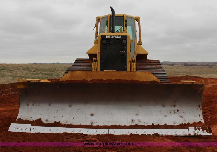 image for item F7563 2005 Caterpillar D6N LGP dozer