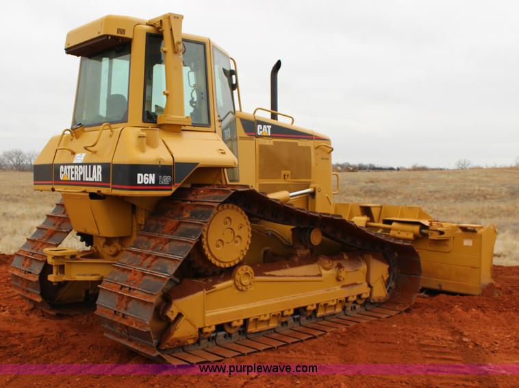 image for item F7563 2005 Caterpillar D6N LGP dozer