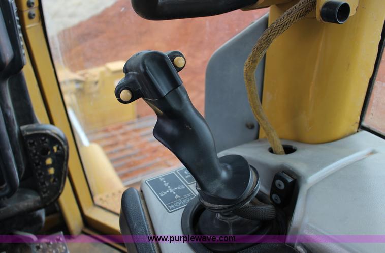 image for item F7563 2005 Caterpillar D6N LGP dozer