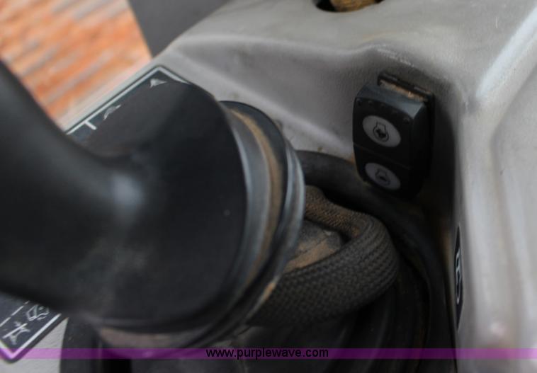 image for item F7563 2005 Caterpillar D6N LGP dozer