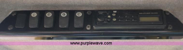 image for item F7563 2005 Caterpillar D6N LGP dozer