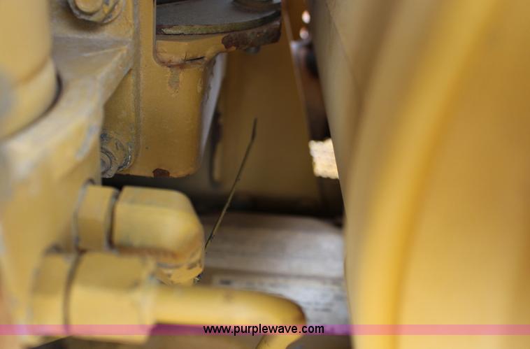 image for item F7563 2005 Caterpillar D6N LGP dozer