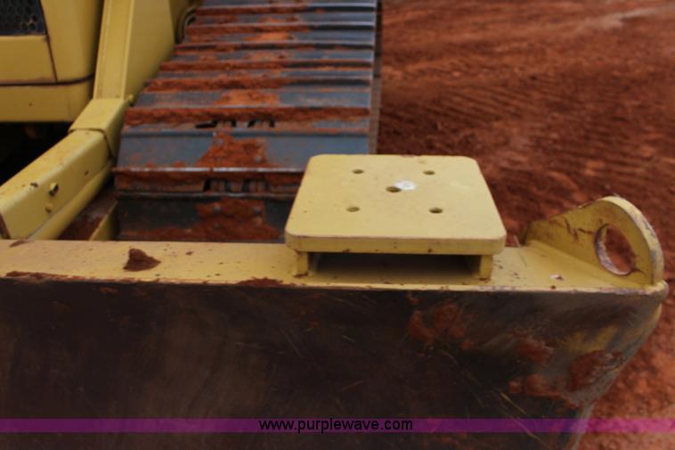 image for item F7563 2005 Caterpillar D6N LGP dozer